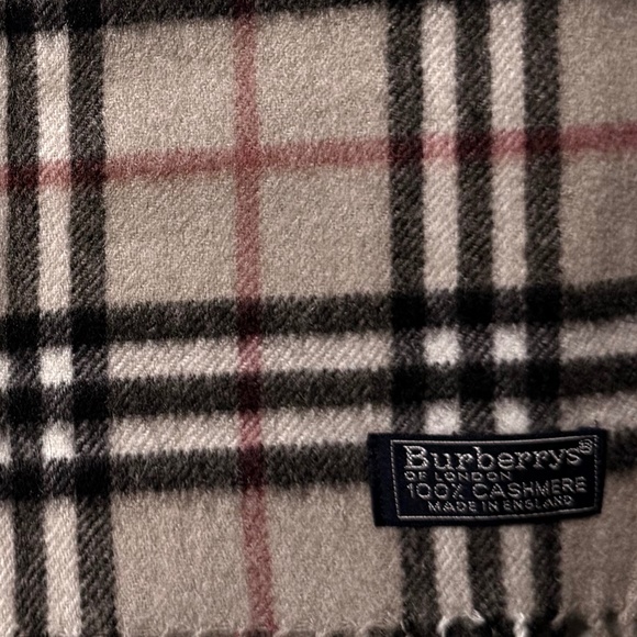 Burberry 100 Percent Cashmere Classic Novacheck Scarf - Picture 2 of 3
